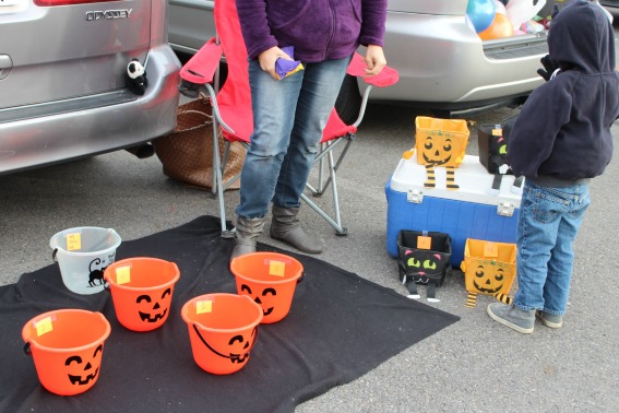 kids tossing bean bags into buckets at a Halloween healthy trunk or treat