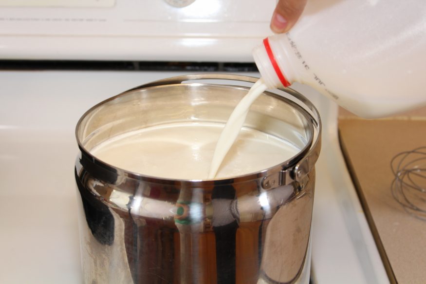 How to Make Yogurt in a Thermal Cooker